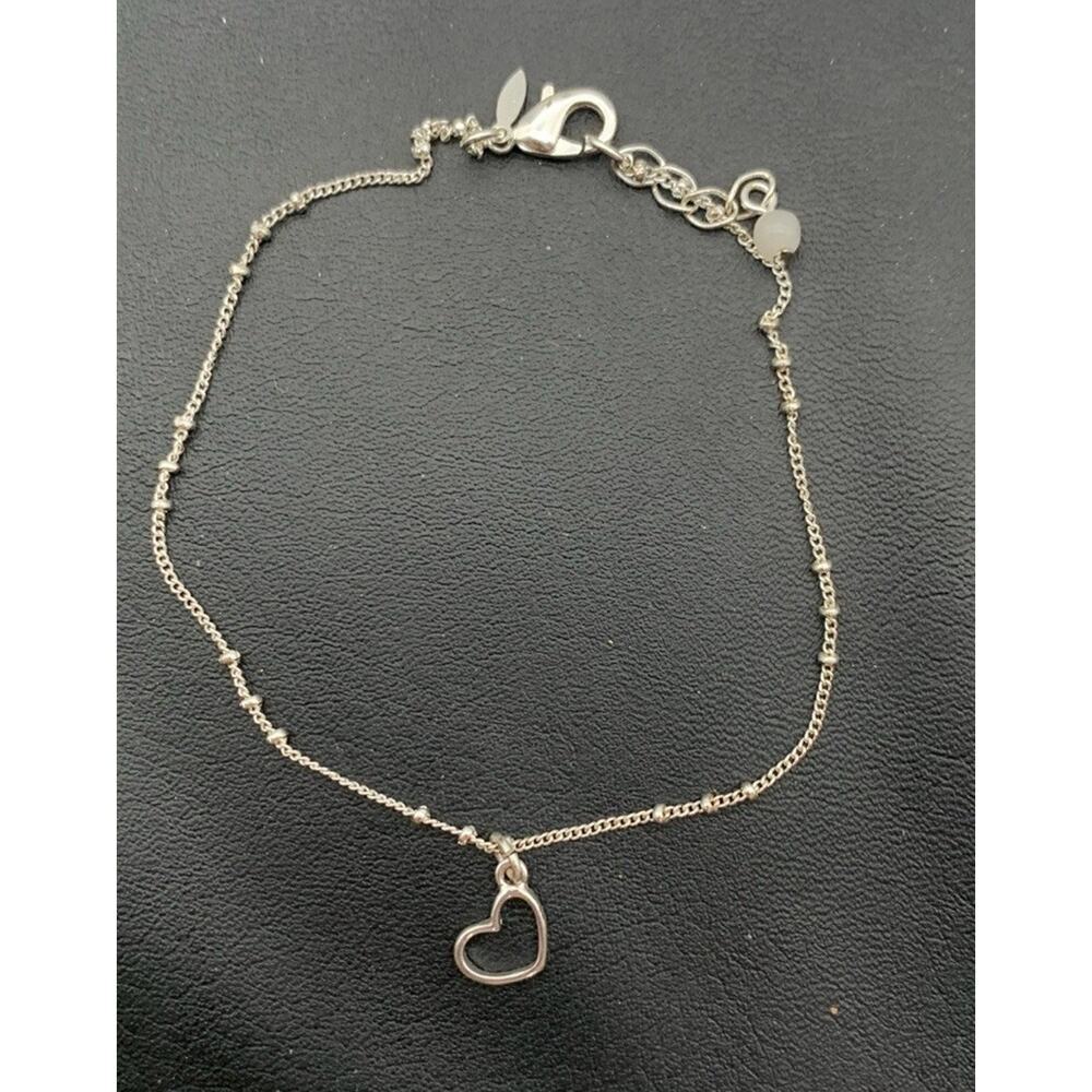 Silver Tone Dainty Chain Link Bracelet With A‎ Heart Signed Tag Says NWT